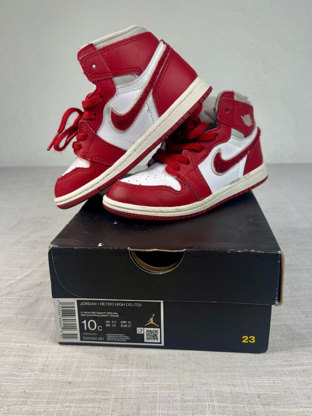 Nike Kids High-Top Sneakers in Red and White
